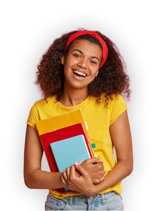 Estudante sorridente com cadernos